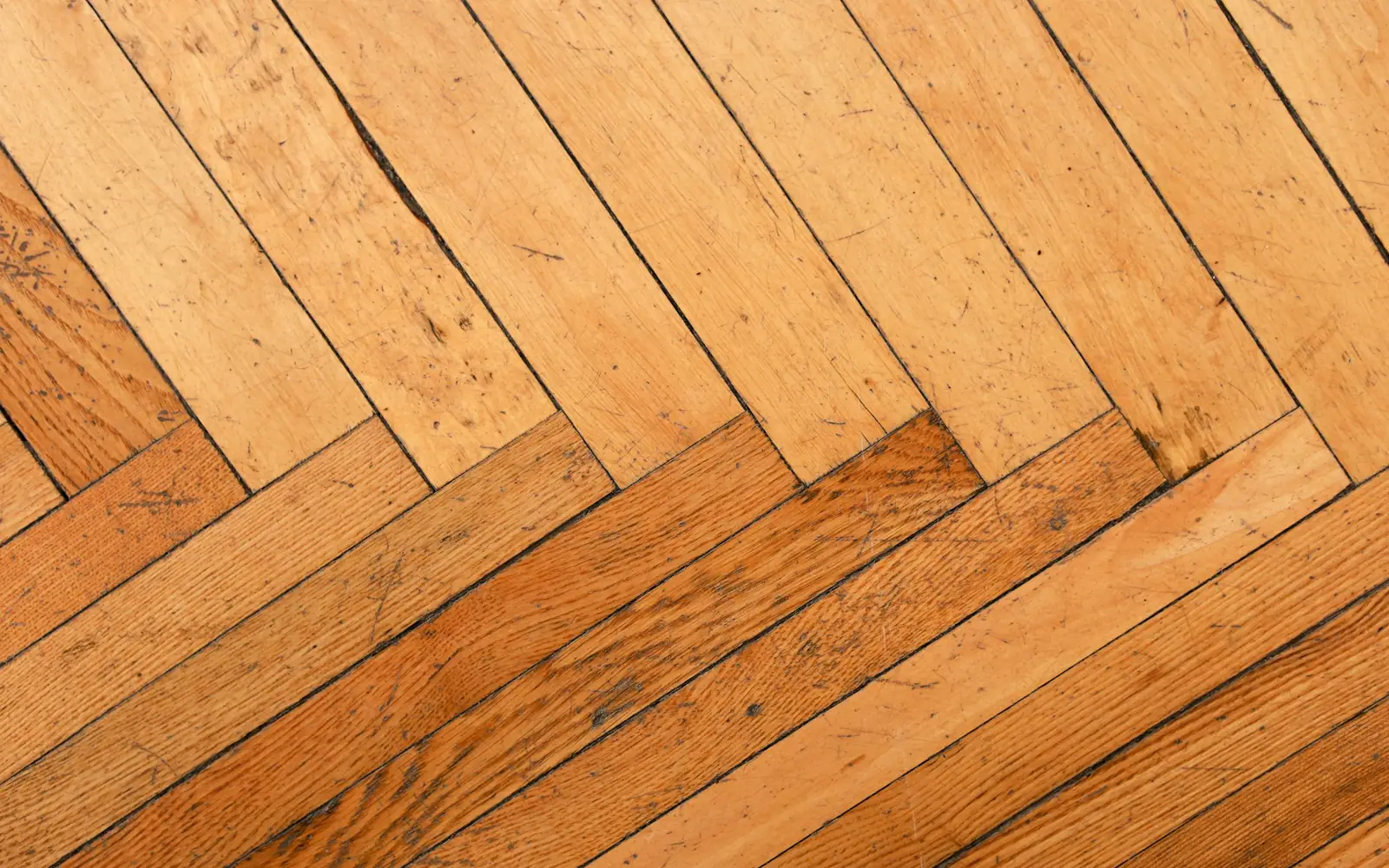 Suelo de madera en espiga recién instalado (reforma en Fuenlabrada)